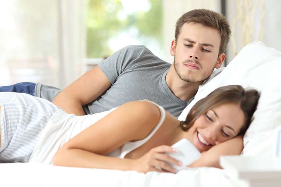 ¿Los celos te impiden disfrutar de una relación de pareja sana?
